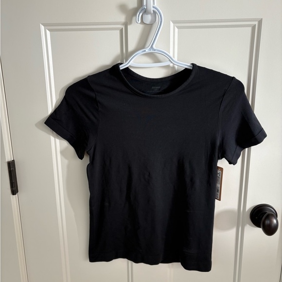 NWT Skims Seamless Smoothing Tee - Picture 2 of 2